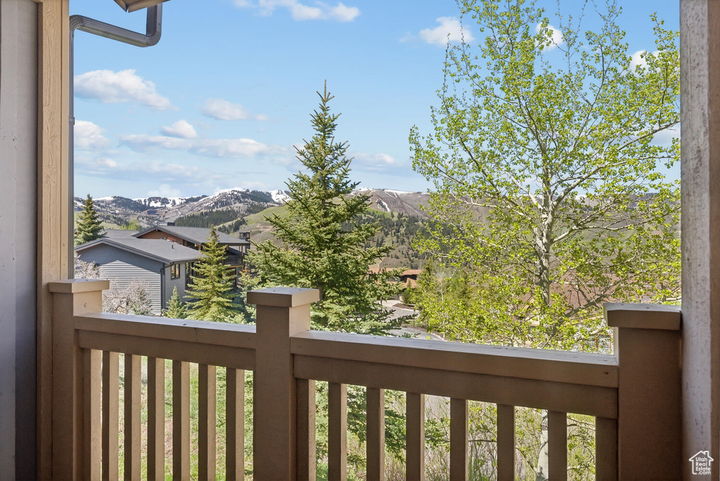 Balcony featuring a mountain view