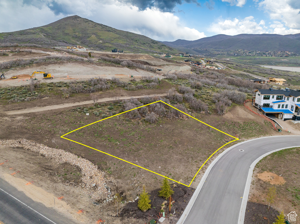 Drone / aerial view featuring a mountain view