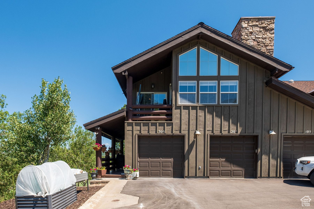 View of front of house featuring a garage