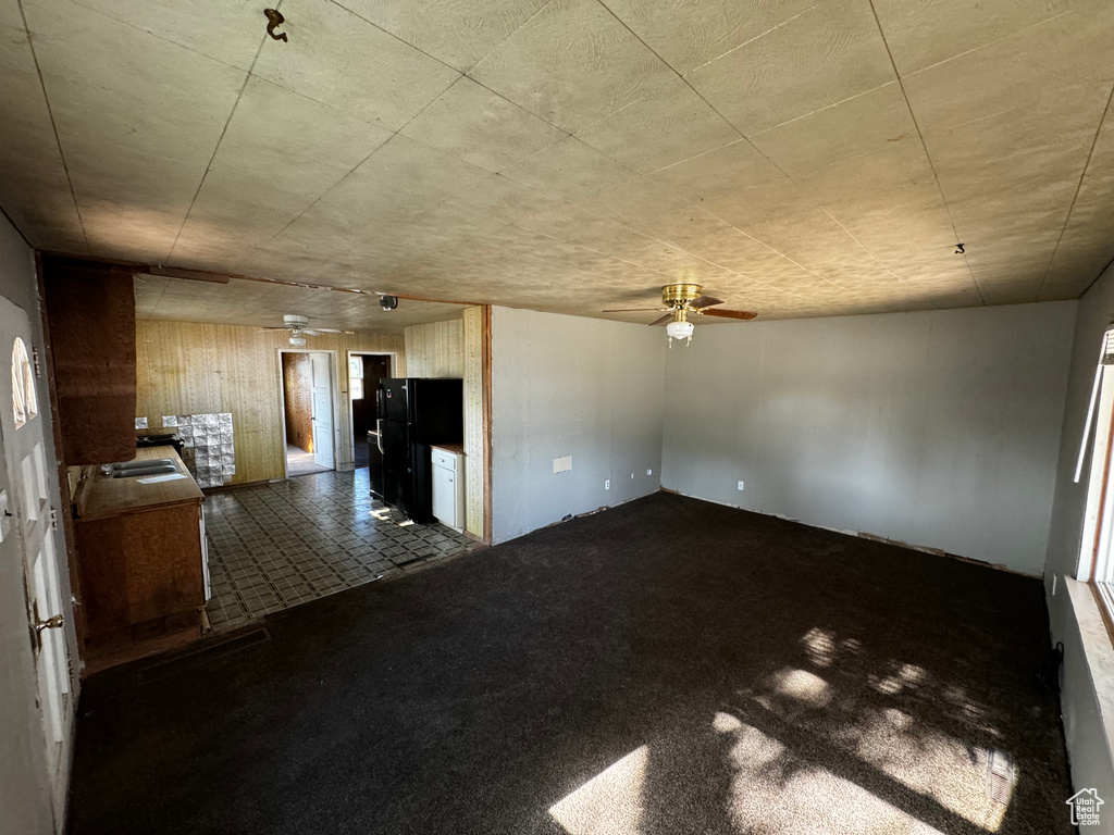 Spare room featuring carpet flooring and ceiling fan