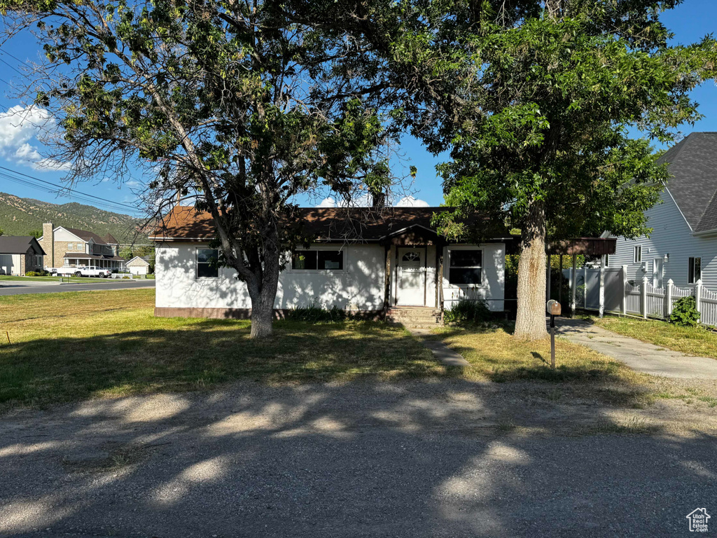 View of front facade with a front yard and a mountain view