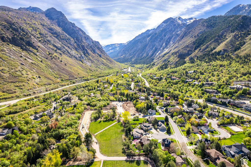 Bird's eye view with a mountain view