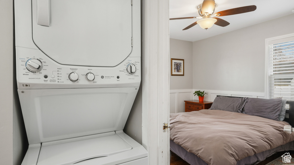 Laundry room with ceiling fan and stacked washing maching and dryer