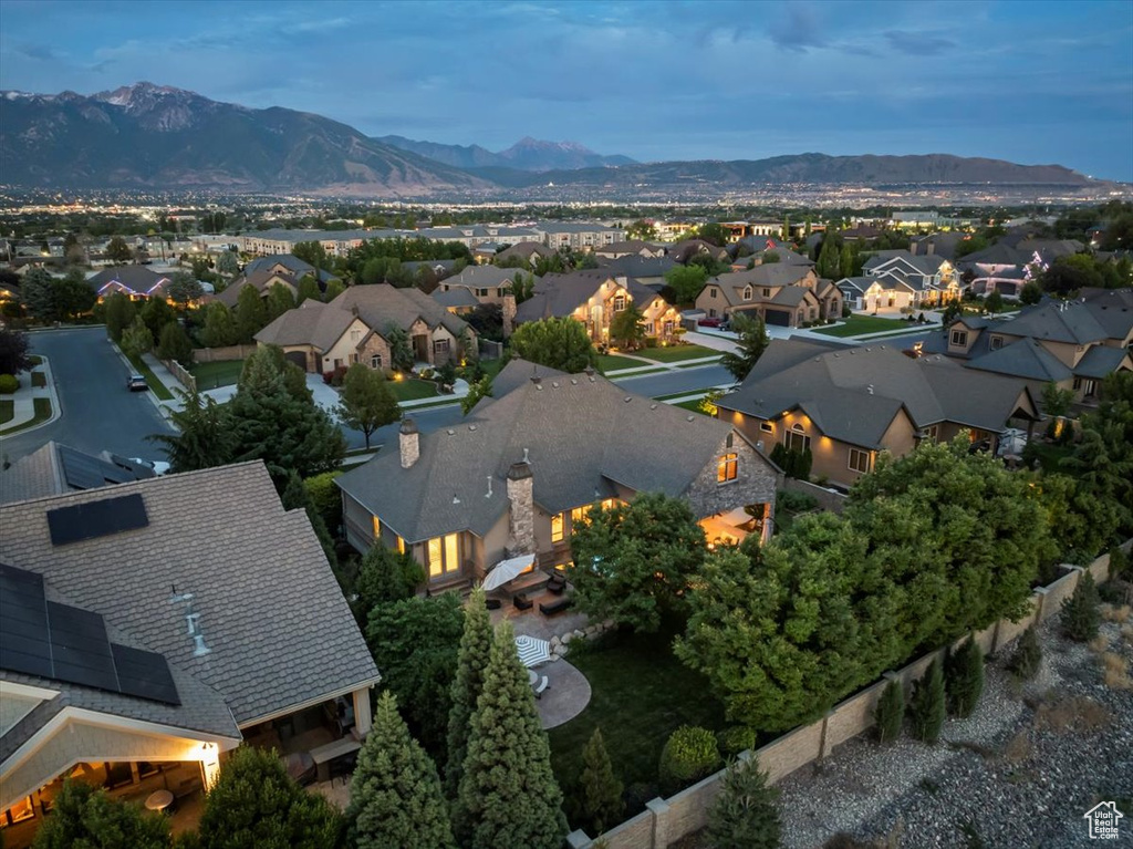 Aerial view with a mountain view