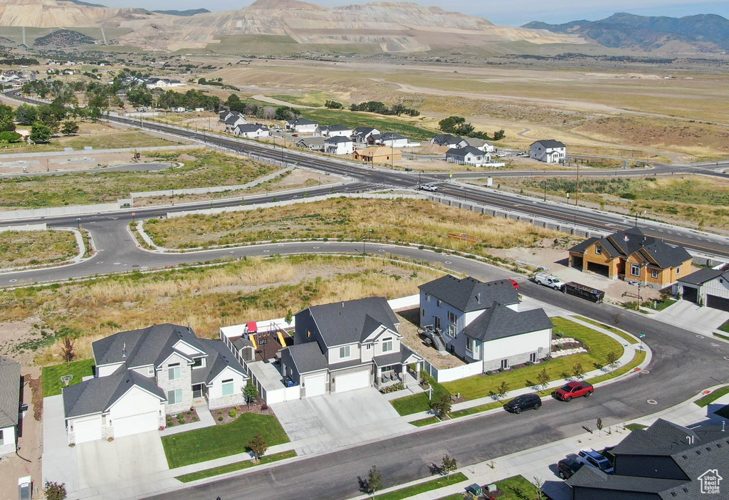 Drone / aerial view featuring a mountain view