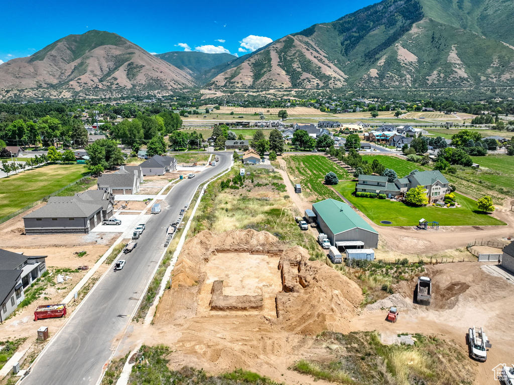 Aerial view with a mountain view