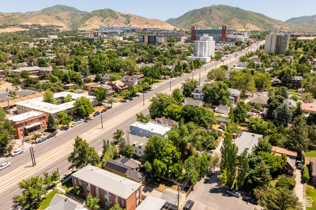 Birds eye view of property featuring a mountain view