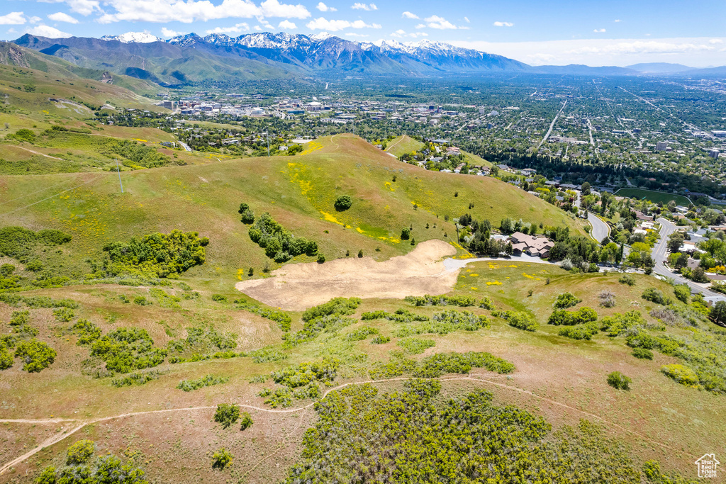 Bird's eye view with a mountain view