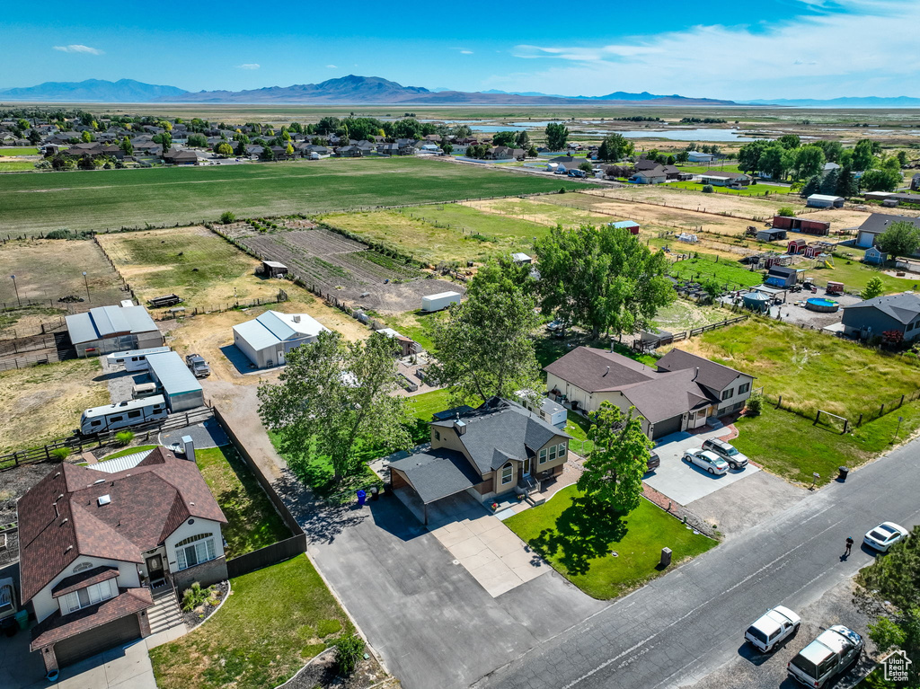 Aerial view with a mountain view