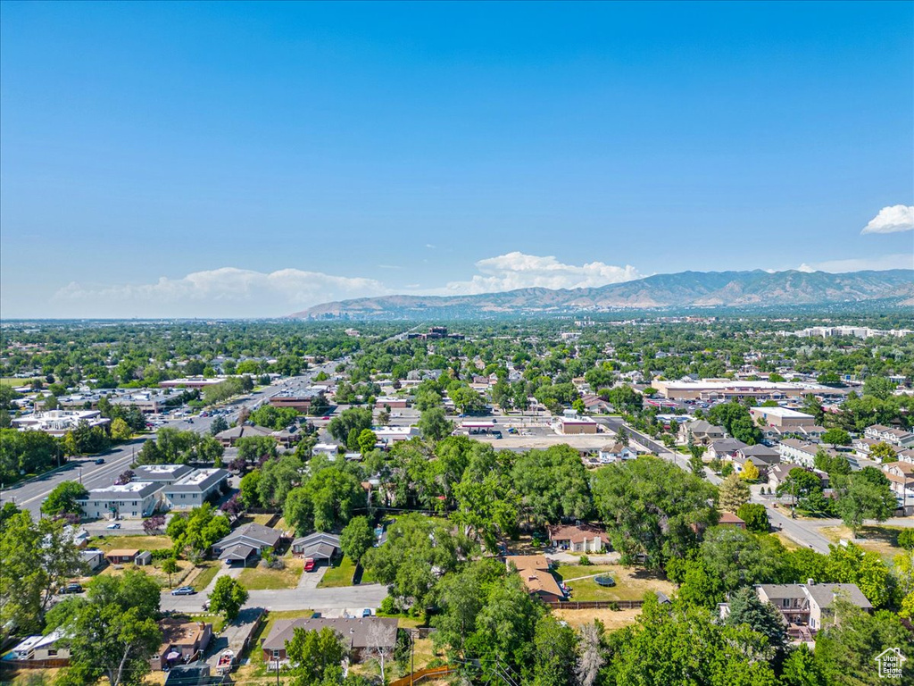 Drone / aerial view featuring a mountain view