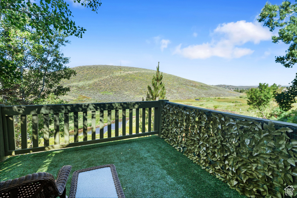 Balcony featuring a mountain view