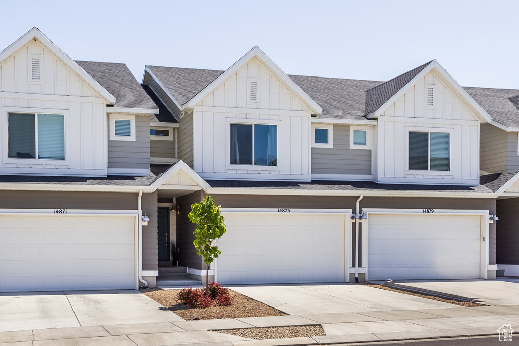 View of front of house featuring a garage