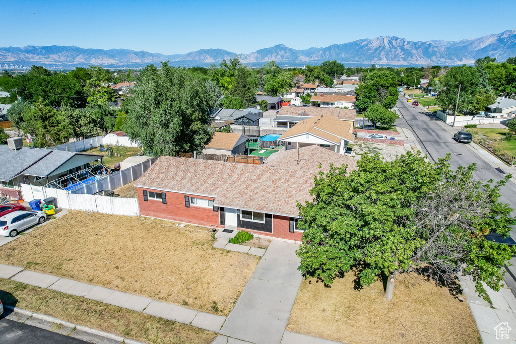 Drone / aerial view featuring a mountain view