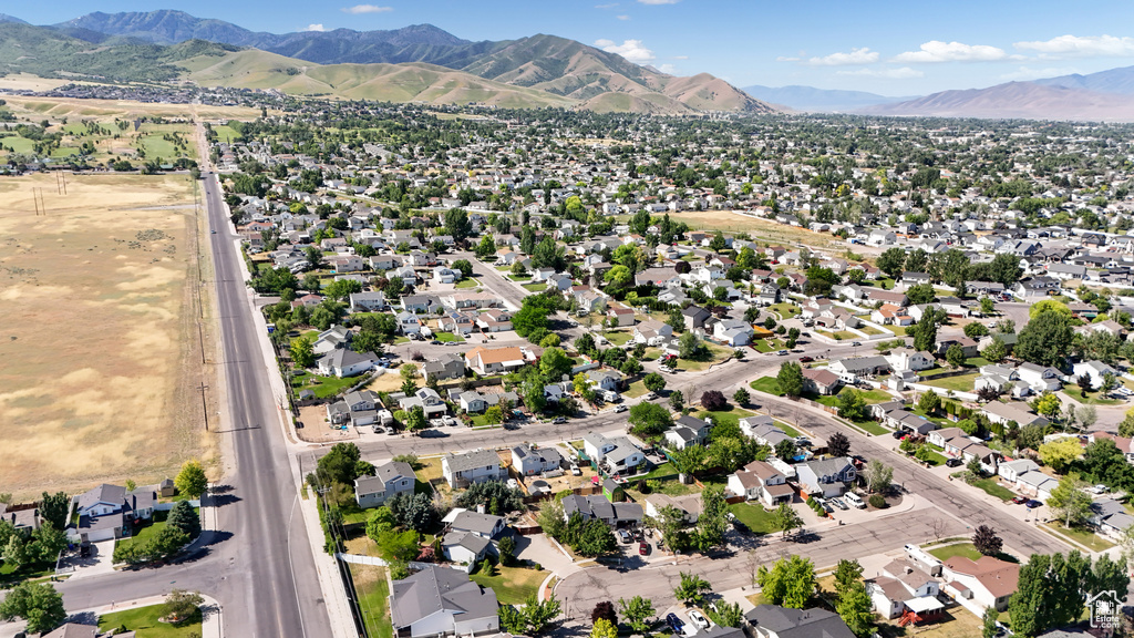 Aerial view with a mountain view