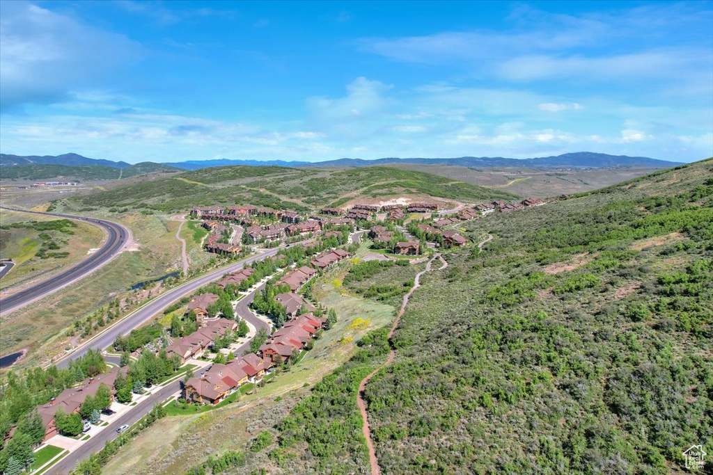 Bird\'s eye view with a mountain view