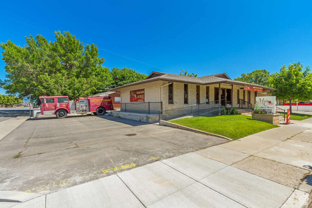 Single story home with a front lawn and a porch