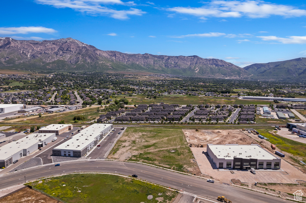 Bird's eye view with a mountain view