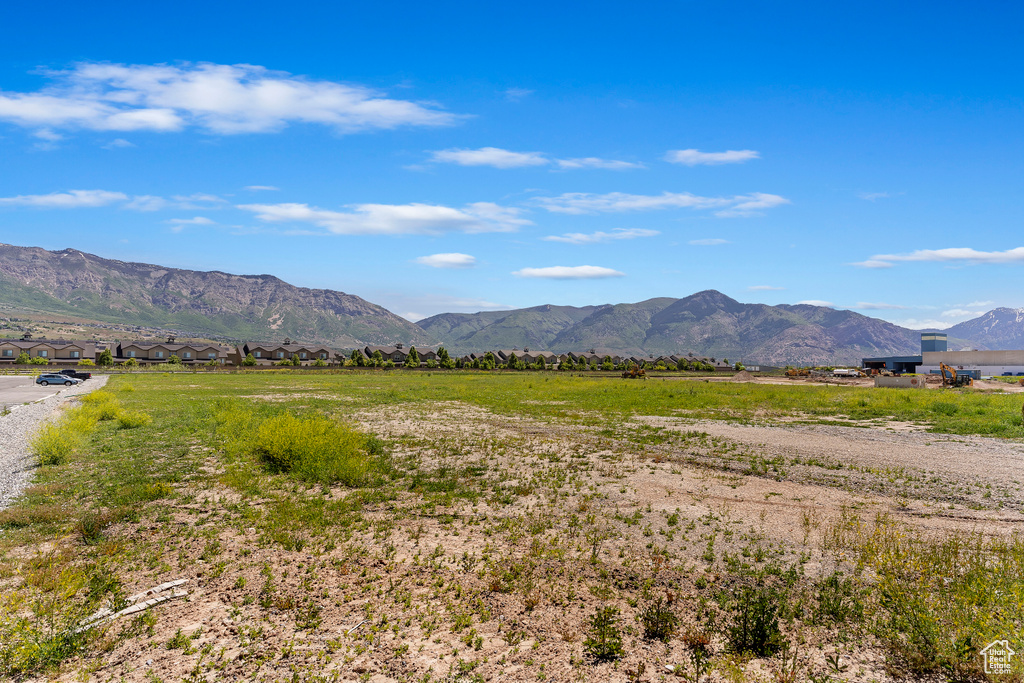 View of mountain feature