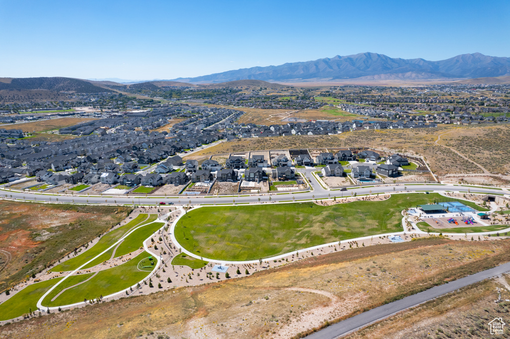 Bird\\\\\\\'s eye view featuring a mountain view