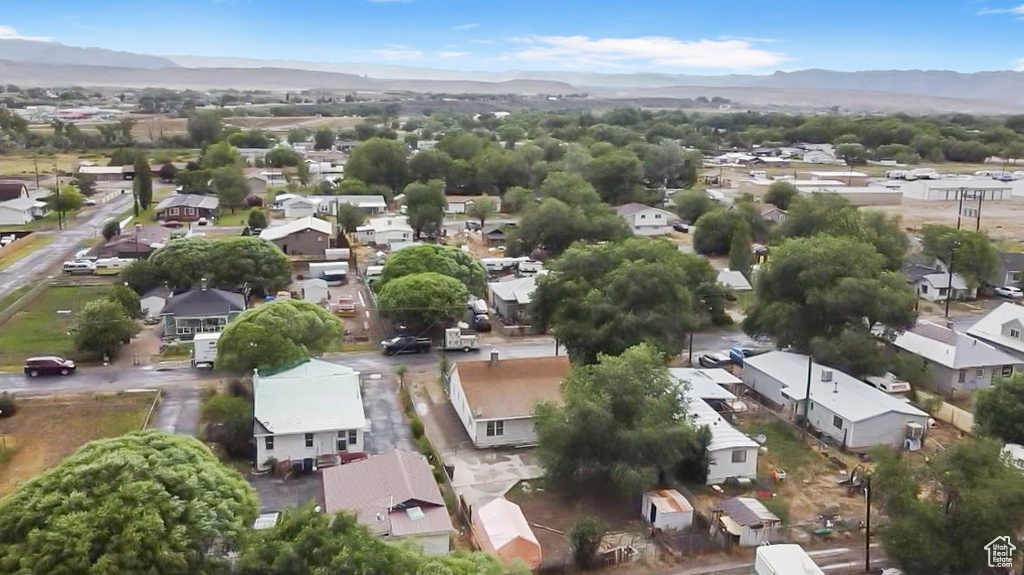 Bird\'s eye view with a mountain view