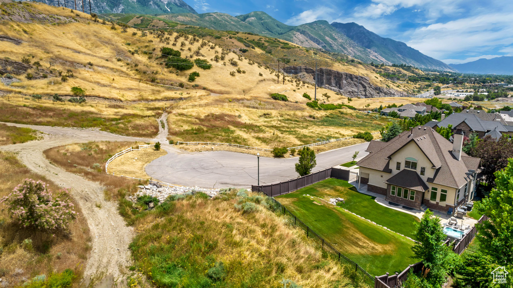 Birds eye view of property featuring a mountain view