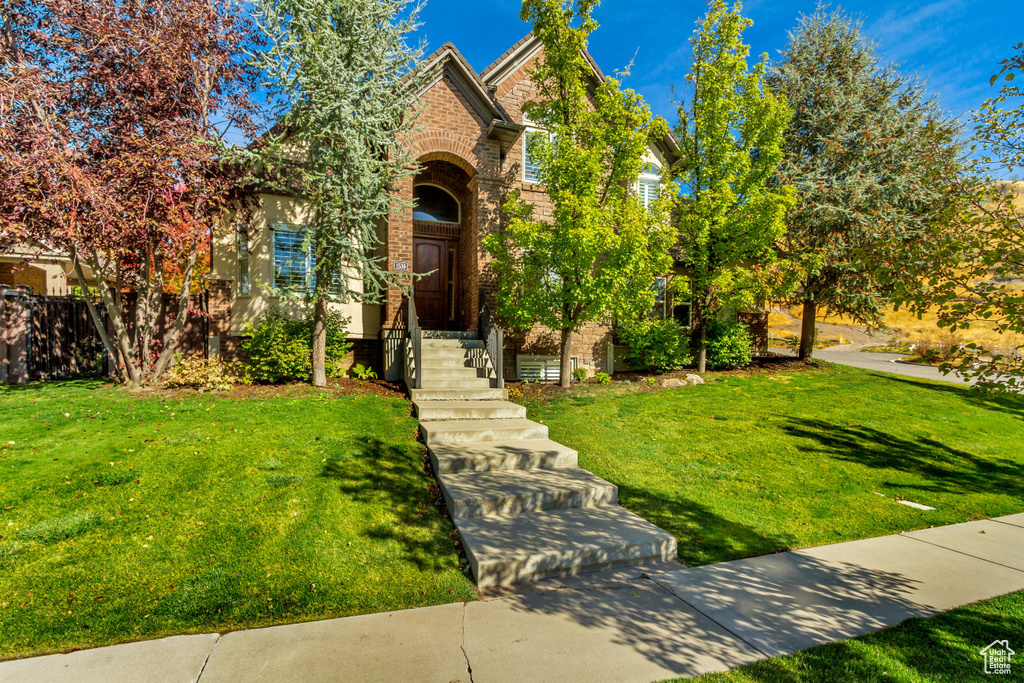 View of front of property featuring a front lawn