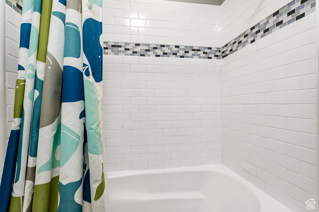 Bathroom with shower / tub combo with curtain