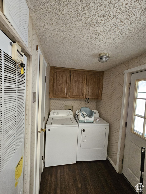 Clothes washing area featuring cabinets, dark hardwood / wood-style flooring, independent washer and dryer, washer hookup, and a textured ceiling