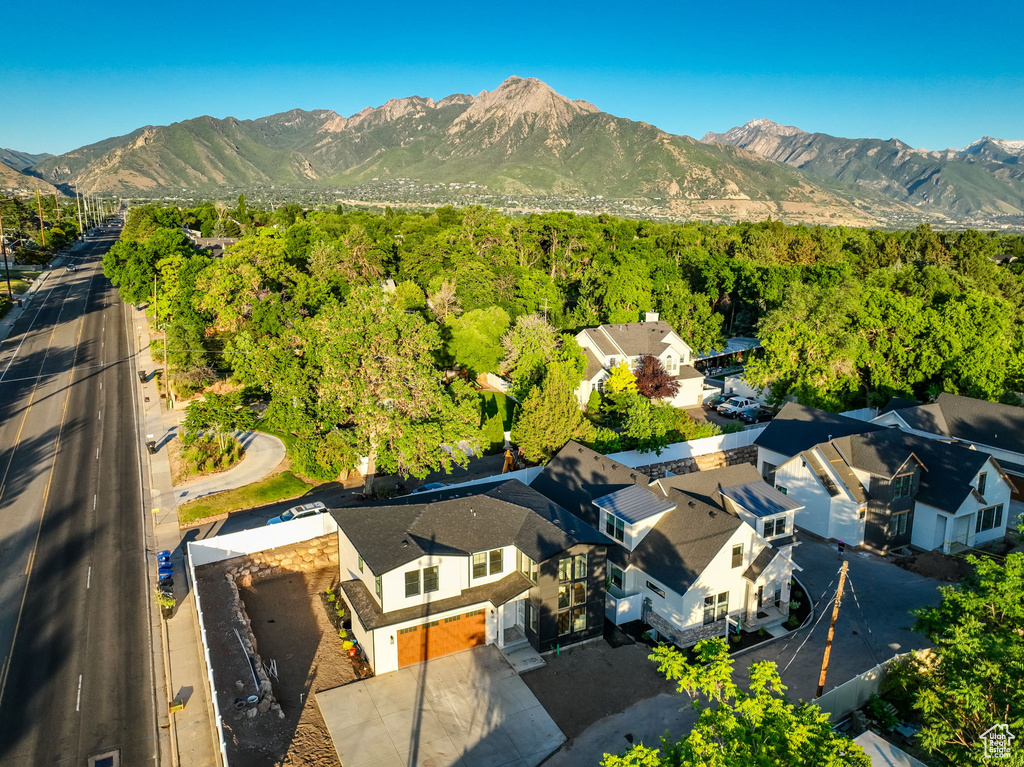 Drone / aerial view featuring a mountain view