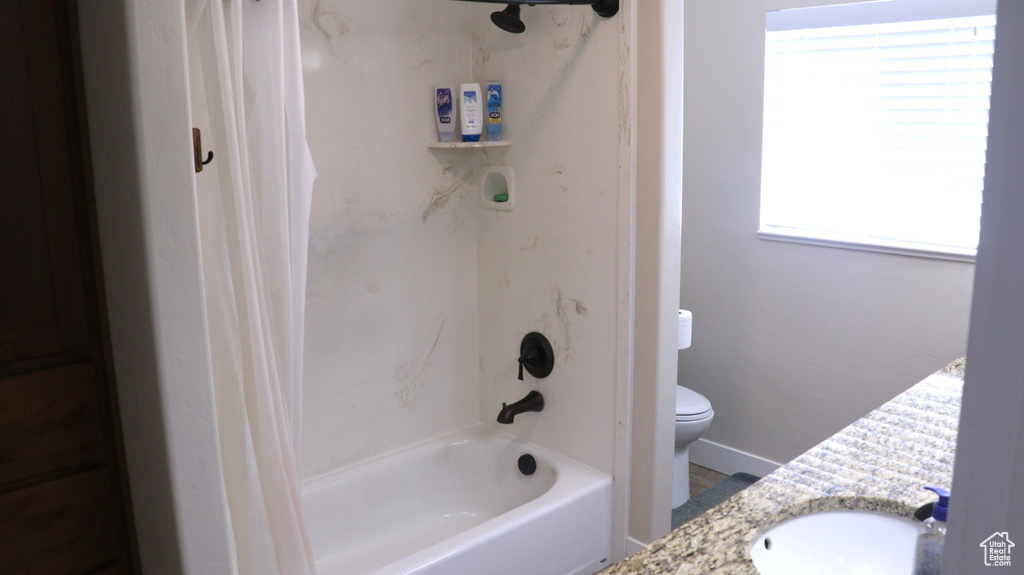 Full bathroom featuring shower / bathtub combination with curtain, vanity, and toilet