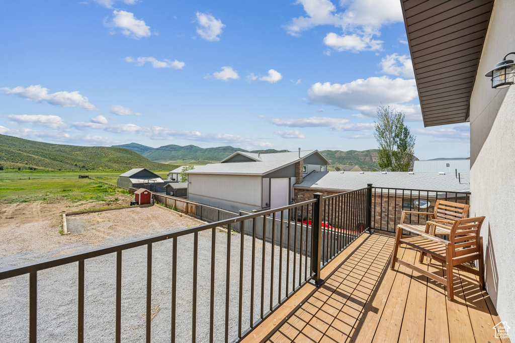 Balcony featuring a mountain view