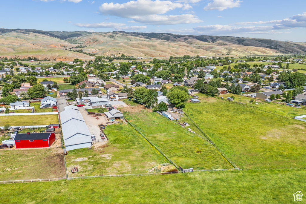 Bird\\\'s eye view featuring a mountain view