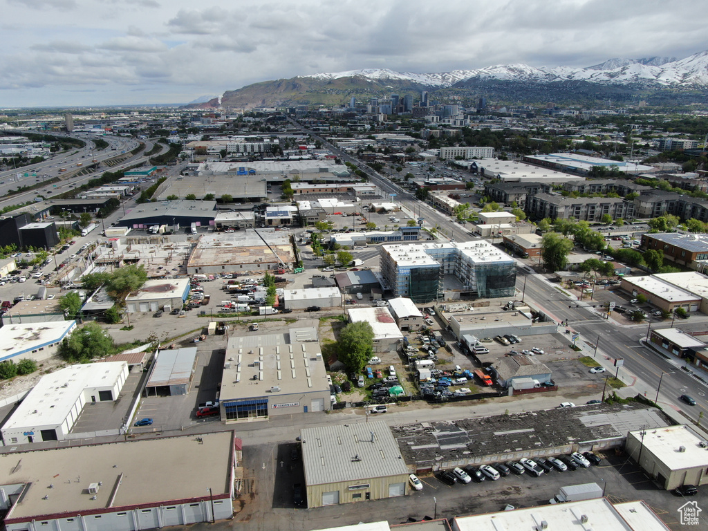 Aerial view with a mountain view