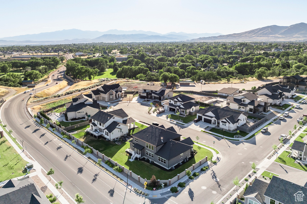 Aerial view with a mountain view