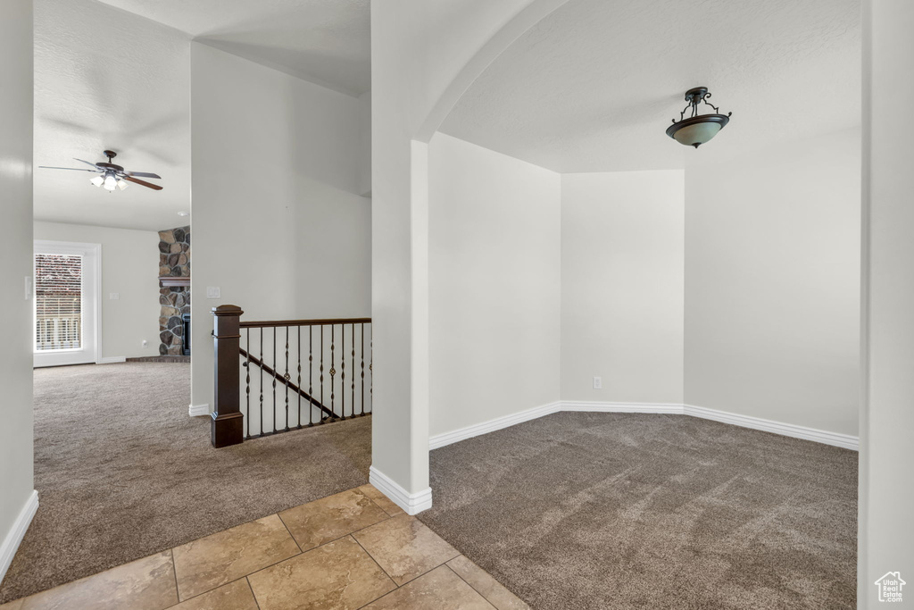 Unfurnished room with light colored carpet and ceiling fan