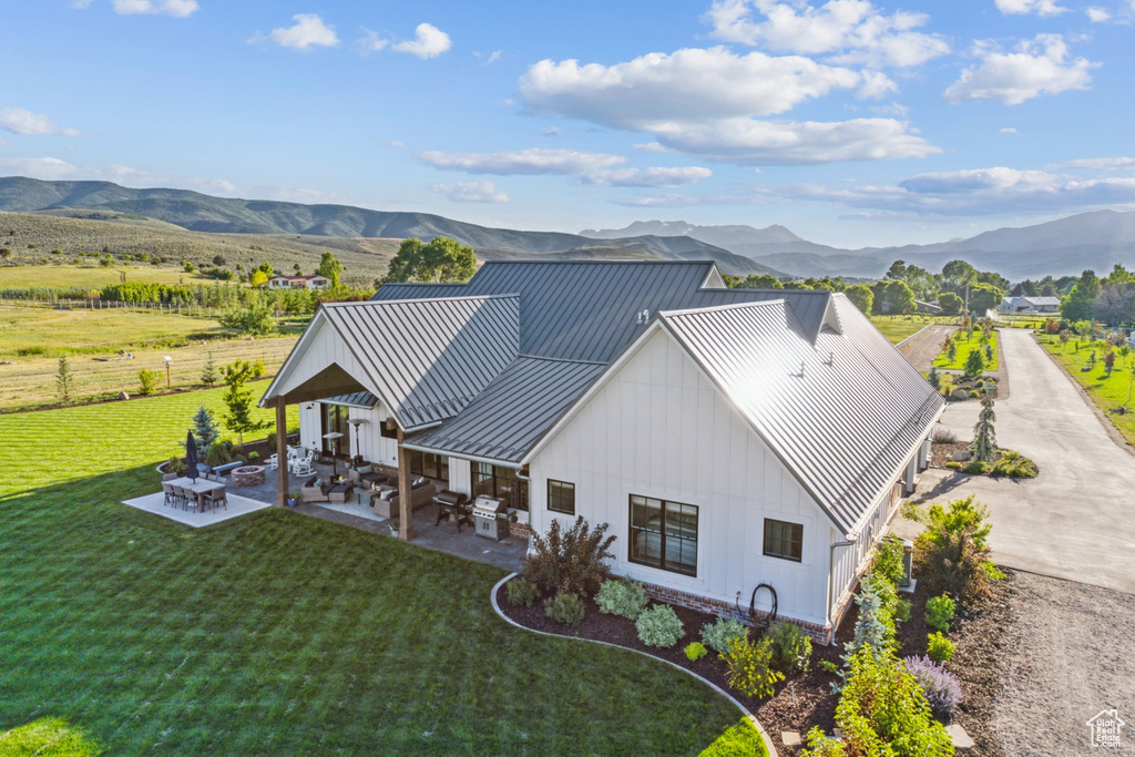 Bird's eye view featuring a mountain view