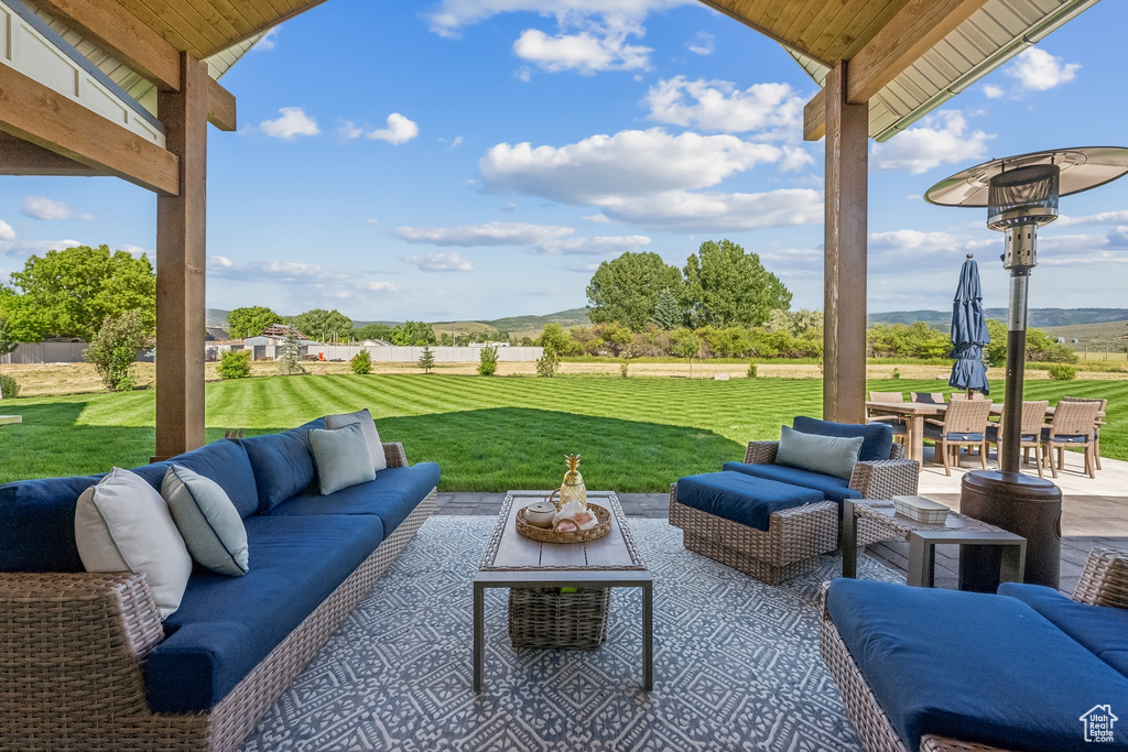 View of patio / terrace featuring outdoor lounge area