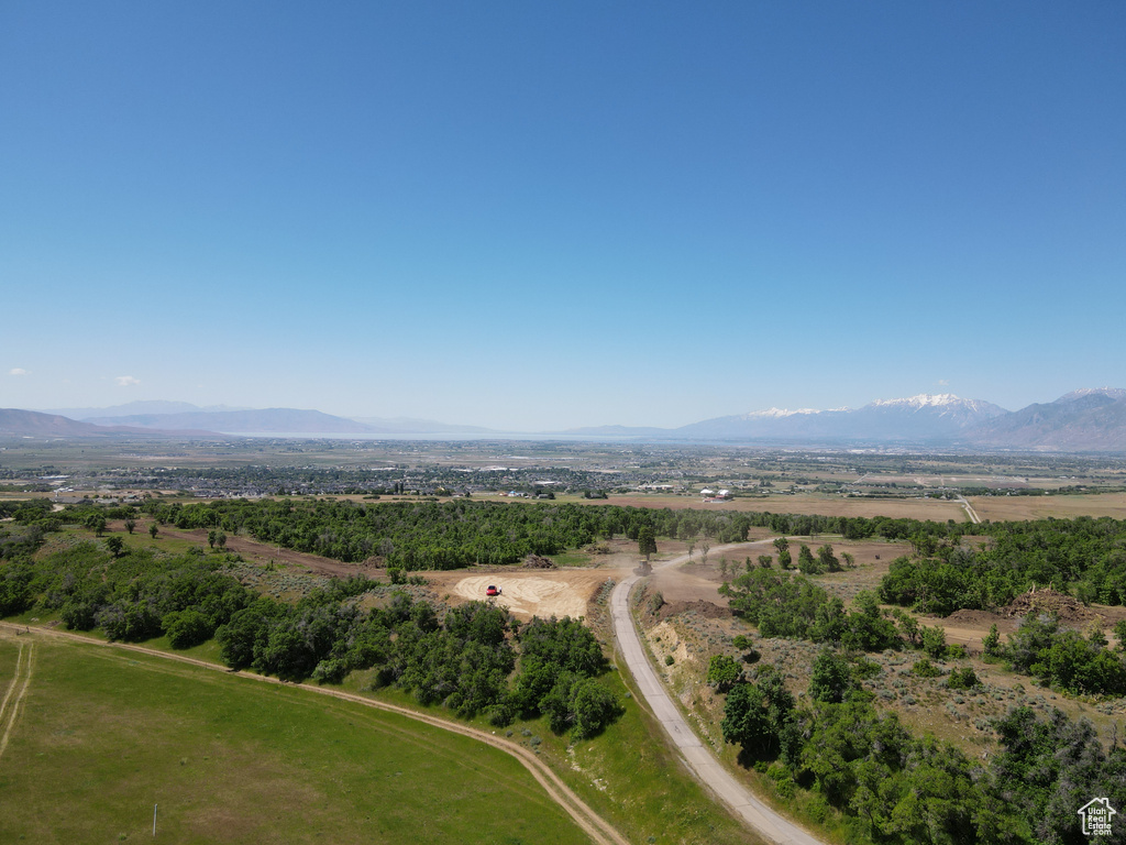 Aerial view with a mountain view