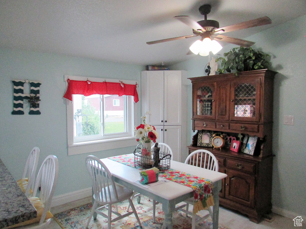 Dining room with ceiling fan