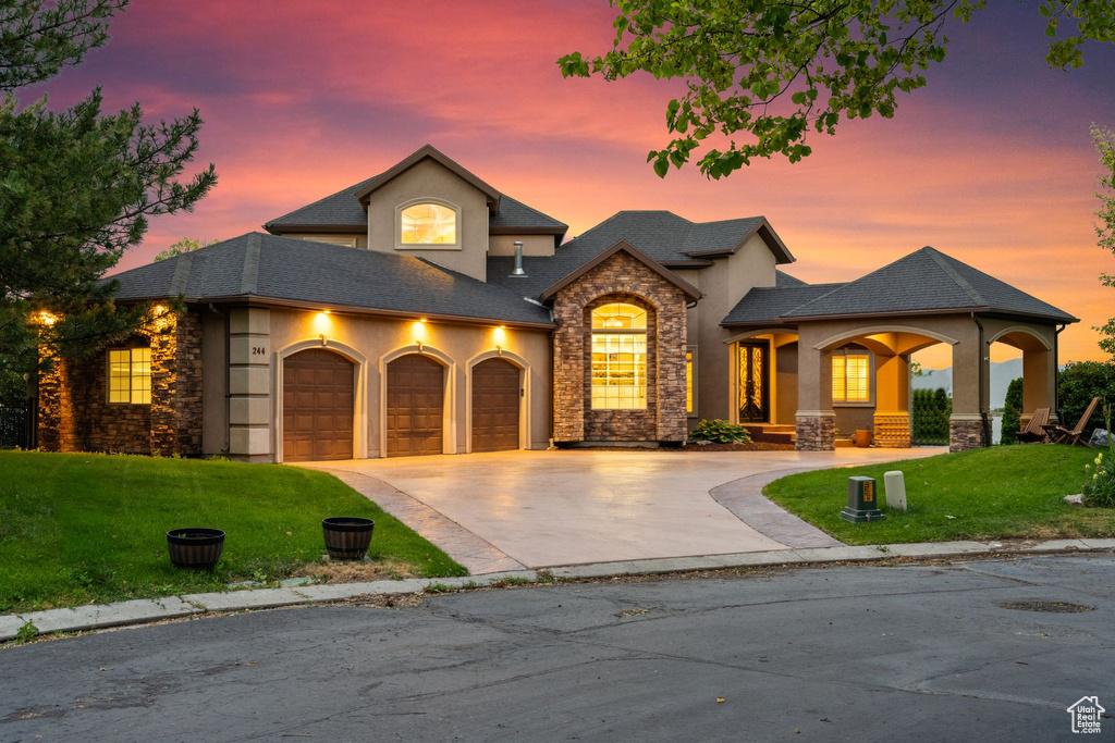 View of front of house featuring a lawn