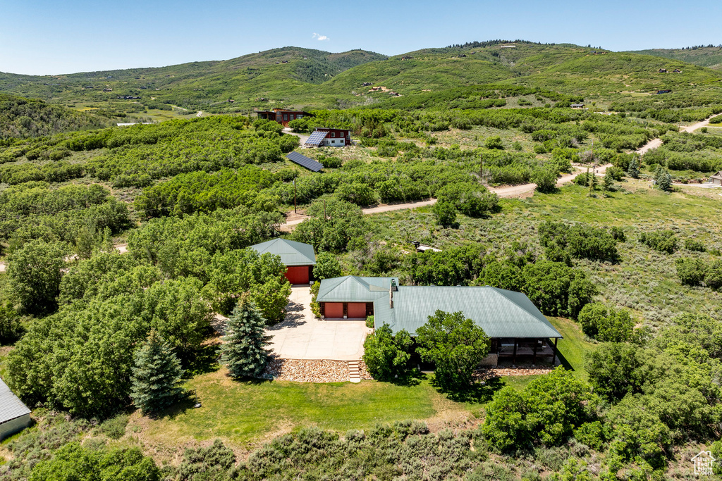 Aerial view with a mountain view