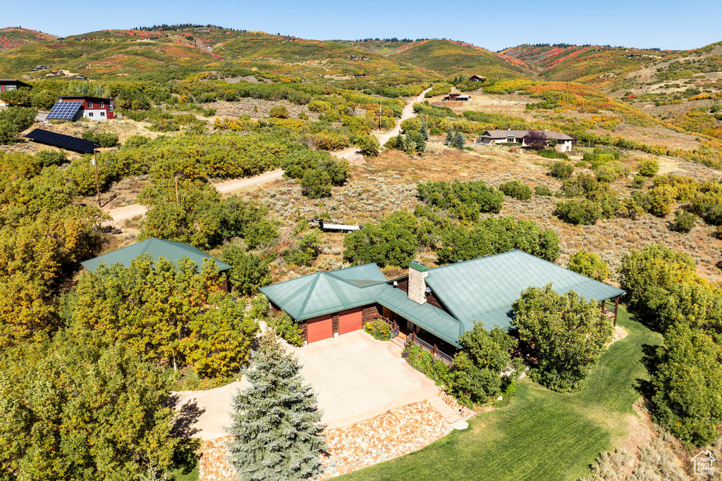 Bird's eye view with a mountain view