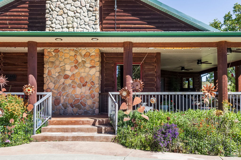 Property entrance featuring ceiling fan and a porch