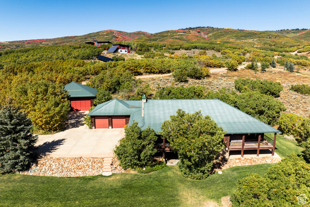 Aerial view with a mountain view