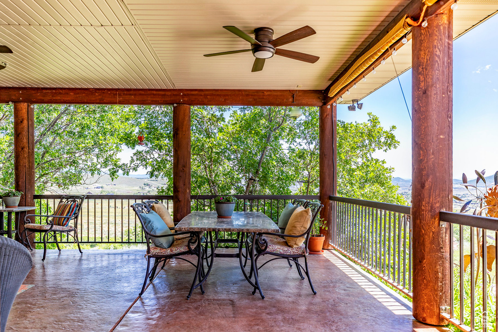 View of terrace featuring ceiling fan