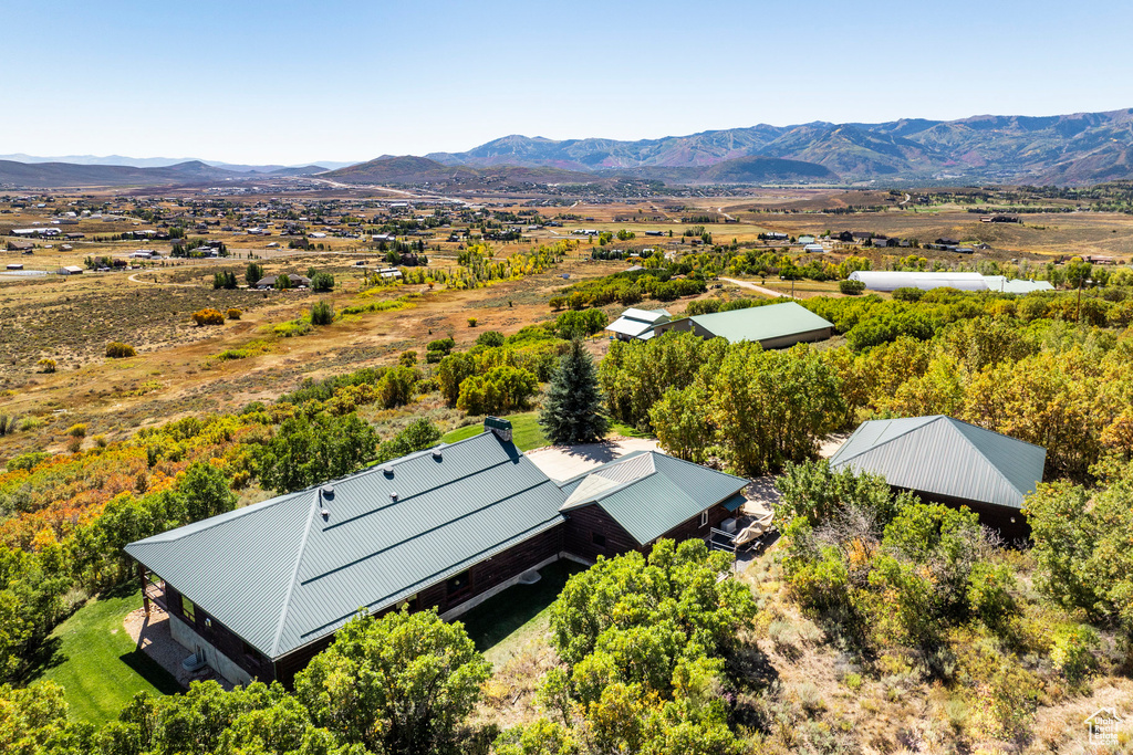 Aerial view with a mountain view