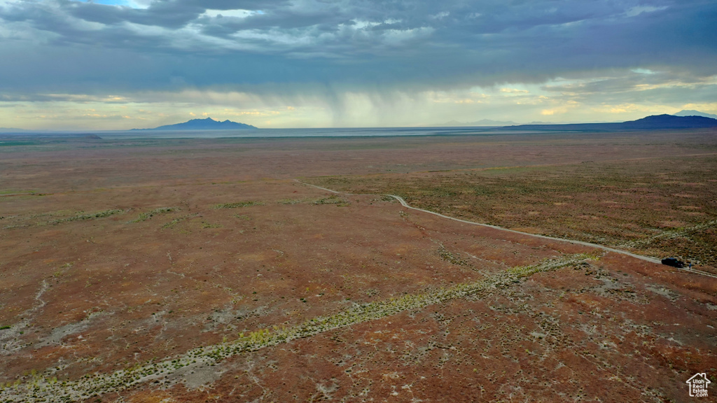 Bird\'s eye view featuring a mountain view