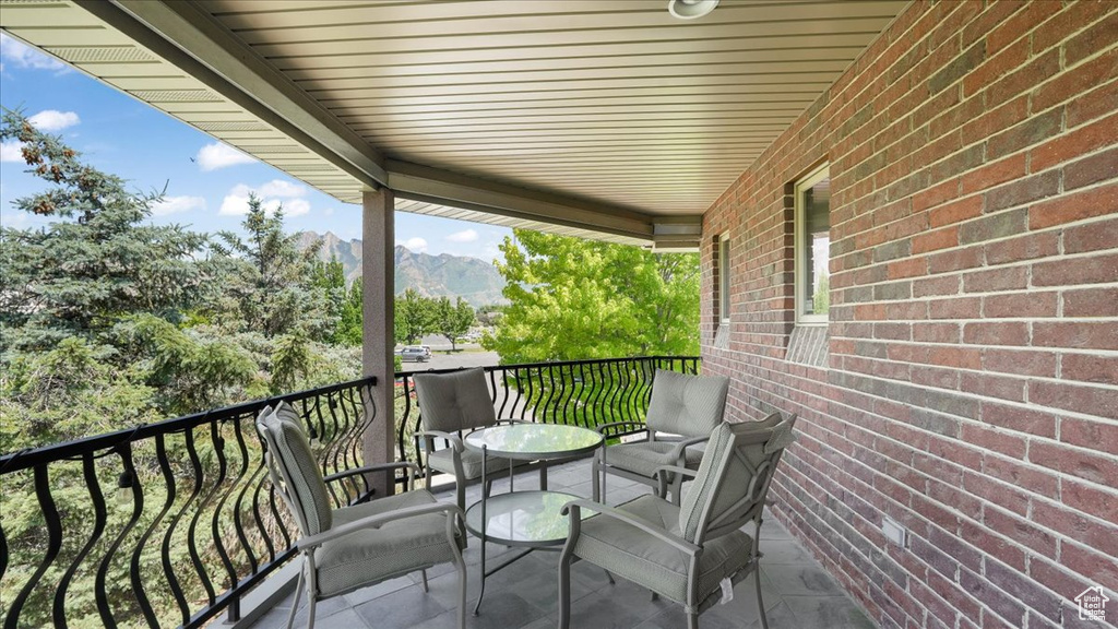 Balcony featuring a mountain view