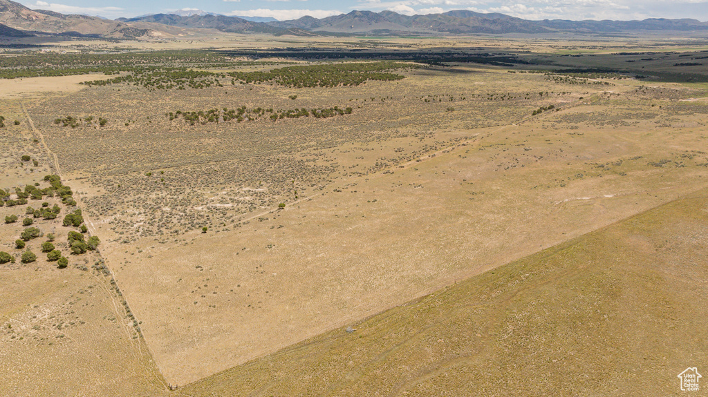 Aerial view with a mountain view