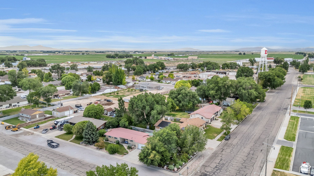 Drone / aerial view featuring a mountain view